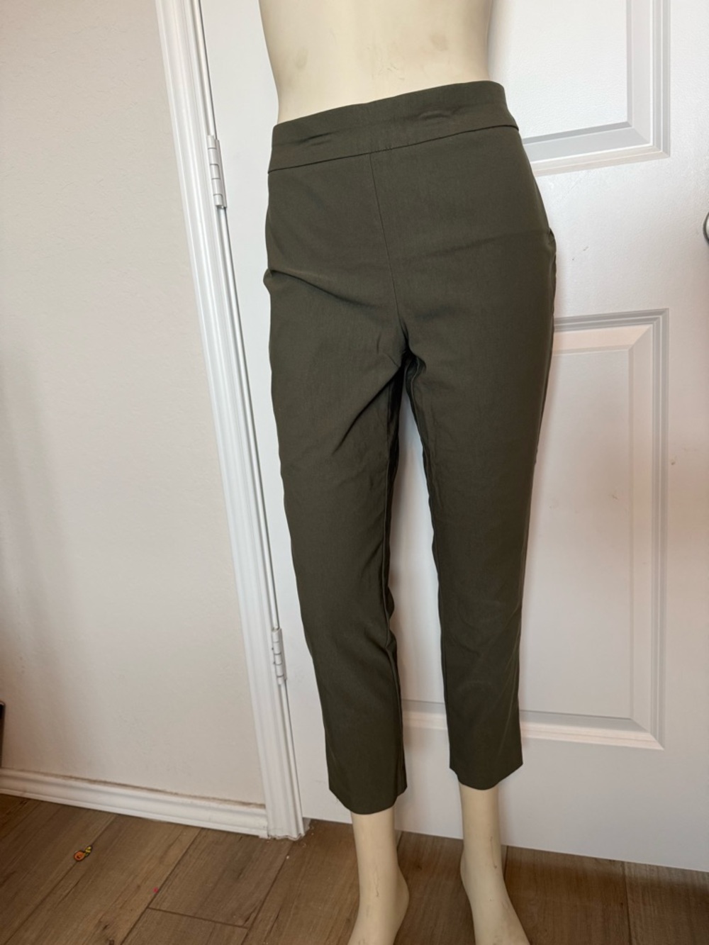 Chico's Perfect Stretch Josie Slim Ankle Chinos Pants in Khaki Fatigue